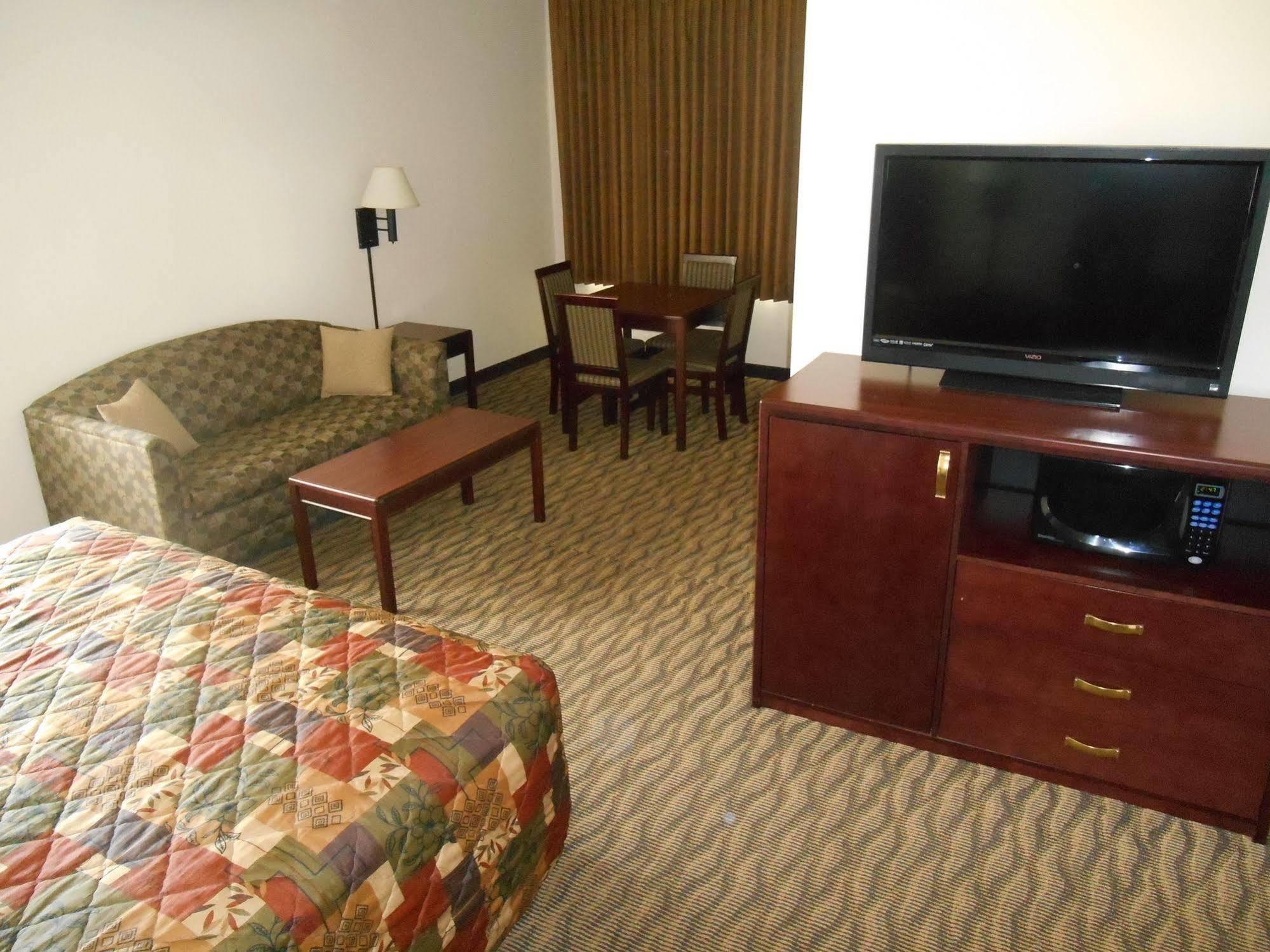 Baymont By Wyndham Harlan Hotel Екстериор снимка